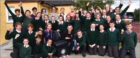  ?? Photo by Michelle Cooper Galvin ?? Young inventor Jack Nagle made the trip to his former national school in Firies NS on Tuesday to show off his prize-winning invention. (right) with his mother Irene, brother Ryan former teachers Tracey O’Leary, Fiona Fitzgerald and Katherine Mulligan,...