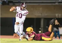  ?? MIKE CAUDILL/FREELANCE ?? Heritage quarterbac­k Derrick Gurley Jr., shown trying to break away from Warwick’s Xavier Carter, has passed for 262 yards and two TDs and rushed for 239 yards and a score in two playoff wins.