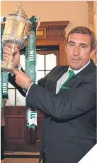  ??  ?? ■
Alan Stubbs with the Scottish Cup.