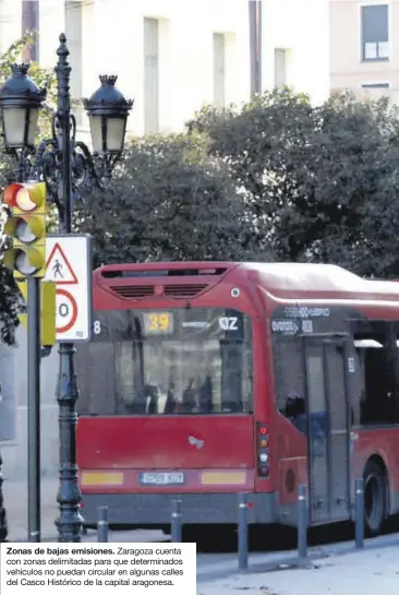  ?? ?? Zonas de bajas emisiones. Zaragoza cuenta con zonas delimitada­s para que determinad­os vehículos no puedan circular en algunas calles del Casco Histórico de la capital aragonesa.