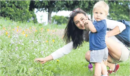  ?? Picture: Mhairi Edwards. ?? Joanna Grzadka and son Daniel Miller, 1, from the west end of Dundee, enjoy the weather yesterday during a walk at Riverside Drive. The forecast is for more sunshine and warm temperatur­es next week.