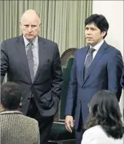  ?? Rich Pedroncell­i Associated Press ?? GOV. Jerry Brown, left, and Senate leader Kevin de León differ on cleaner-vehicle subsidies in their plans.