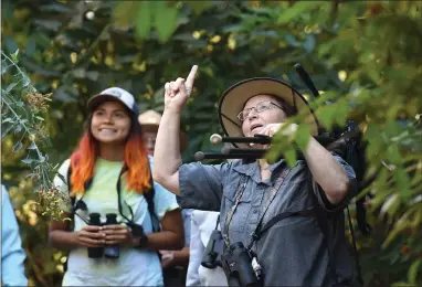  ?? RECORDER PHOTOS BY CHIEKO HARA ?? Linda Wentz, right, points out some chirping birds Saturday, Sept. 15, as the Tulare County Audubon Society led a bird walk at Big Sycamore Trail. About 140 different species of birds have been spotted around the trail.