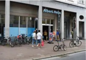  ?? FOTO JAN VAN DER PERRE ?? De Albert Heijnwinke­l aan de Groenplaat­s zal binnenkort door het leven gaan als een Sparfiliaa­l.