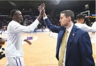  ?? LSU PHOTO ?? LSU first-year basketball coach Will Wade and Tigers senior forward Duop Reath will continue their season tonight in the NIT.