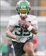  ?? Rich Schultz / Getty Images ?? New York’s Zane Lewis has three intercepti­ons in team drills during camp, flashing his playmaking ability.