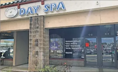  ??  ?? HERE’S THE RUB: Florida prosecutor­s are scrambling after a federal court ruled that recordings of New England Patriots owner Robert Kraft allegedly paying for sex acts at this Palm Beach massage parlor would be inadmissib­le at trial.