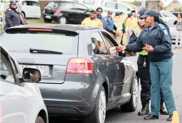  ?? PICTURE: SISONKE MLAMLA ?? TRAFFIC CHECK: Female officers engage with drivers at the roadblock in Athlone Road. Female officers will set up other roadblocks during Women’s Month.