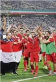  ?? FOTO: DPA ?? Die syrische Nationalma­nnschaft feiert das 2:2 gegen den Iran.