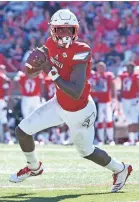  ?? JAMIE RHODES/USA TODAY SPORTS ?? Former Louisville quarterbac­k Lamar Jackson is taking a unique approach to the draft process. He has an attorney, a business manager and a marketing representa­tive, but no agent.