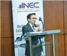  ??  ?? PLAN. Roberto Castillo, del INEC, presentó el nuevo enfoque de las estadístic­as nacionales.