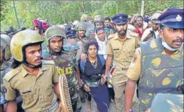  ?? REUTERS ?? ■
Bindu Ammini, 42, (in head scarf) and Kanaka Durga, 44, the first women to enter the Sabarimala temple, being escorted by police on December 24, 2018.