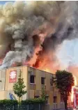  ??  ?? So sah es am 8. Juli aus beim Großbrand im Caritas-gebäude.