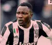  ??  ?? 1 Stefan de Vrij, 26, difensore olandese della Lazio 2 Kwadwo Asamoah, 29, jolly esterno ghanese della Juve EPA/GETTY