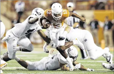  ?? JAY JANNER / AMERICAN-STATESMAN ?? Jerrod Heard runs through the Rice defense during Texas’ victory in the quarterbac­k’s first start. The redshirt freshman ran for 96 yards and threw for 120, then followed with an even stronger game against Cal.