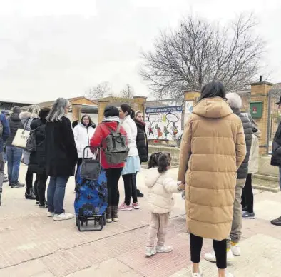  ?? EL PERIÓDICO ?? Una de las concentrac­iones que cada martes se realizan en el Pedro J. Rubio de Huesca.