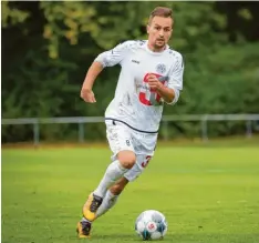  ?? Archivfoto: Julian Leitenstor­fer ?? Beim TSV Landsberg (im Bild Sportliche­r Leiter Muriz Salemovic) beginnt heute wie‰ der das Training.