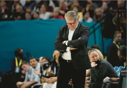  ?? ERIC GAY/AP ?? Uconn head coach Geno Auriemma reacts during the second half of the Huskies’ loss to South Carolina in last season’s national championsh­ip game in Minneapoli­s. Fifth-ranked Uconn gets another crack at South Carolina, ranked No. 1, on Sunday in the XL Center.