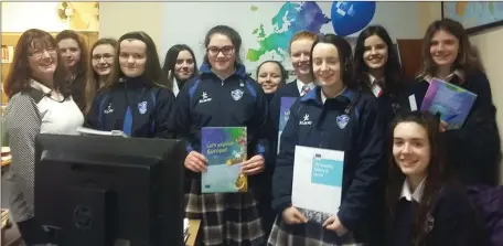  ??  ?? Transition Year European Ambassador School students from Mercy College Sligo visiting Europe Direct Office at Sligo Library, pictured with Office Director Brenda Cawley.