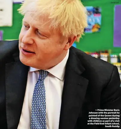  ?? Daniel Leal ?? Prime Minister Boris Johnson with the portrait he painted of the Queen during a drawing session yesterday with children as part of a visit at the Field End Infant school, South Ruislip