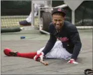  ?? ASSOCIATED PRESS FILE ?? Francisco Lindor gets a laugh in while working out last season at Progressiv­e Field.