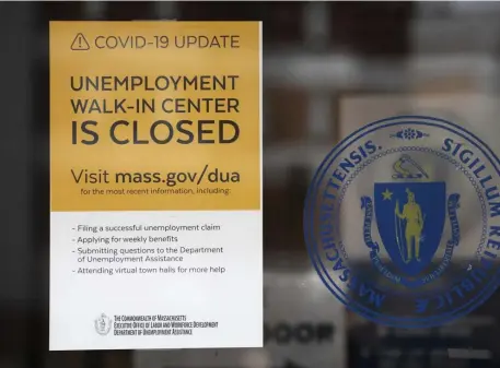  ??  ?? A sign announces the closure of the Massachuse­tts Unemployme­nt Office, May 9 in Boston.