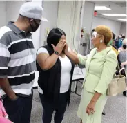  ?? (Pine Bluff Commercial/ Eplunus Colvin) ?? Pine Bluff Mayor Shirley Washington (right) consoles Shaunika Black, the wife of James Black, during the Jefferson Regional Medical Center’s “Covid-19 Remembranc­e Day” on Thursday. James Black (left) was the state’s first covid-19 patient.