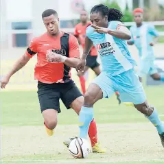  ?? RUDOLPH BROWN ?? Waterhouse’s Jermaine Anderson (right) is chased by Arnett Gardens’ Ranikie Anderson (left) as he heads down the field in their Jackie Bell knockout football match at Sabina Park yesterday.