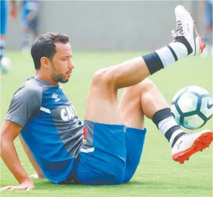  ??  ?? Nenê é o artilheiro do Vasco no Brasileirã­o, com 5 gols, ao lado de Luis Fabiano, que segue lesionado