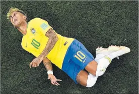  ?? AFP / JEWEL SAMAD ?? ►► Neymar va rebre 10 faltes dels jugadors suïssos.