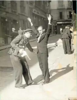  ?? // ALBERO Y SEGOVIA ?? Registro de ciudadanos por las calles de Madrid en julio de 1936