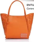  ??  ?? ENTUSIASMO Cartera Emika ($3.500, Juanita Jo).