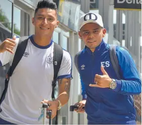  ??  ?? Compromiso. La selección salvadoreñ­a llegó ayer a Los Ángeles para un fogueo.