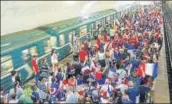  ?? GETTY ?? French football fans wait to board a train in Moscow.