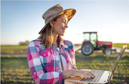  ?? Shuttersto­ck / La República ?? La aplicación de la tecnología en el futuro de la actividad agrícola se vuelve inevitable para enfrentar el cambio climático y reducir costos de operación a largo plazo.