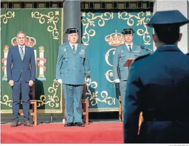  ?? JULIO GONZÁLEZ. ?? Un momento del acto institucio­nal celebrado en la Comandanci­a de Cádiz.