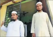  ?? VIRENDRA SINGH GOSAIN/ HT ?? Imam Ziyauddin Al Hussaini (L) and his brother Saba Hasan at the mosque in Noida’s Chapproli Banger village.