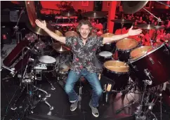  ??  ?? Simon Phillips