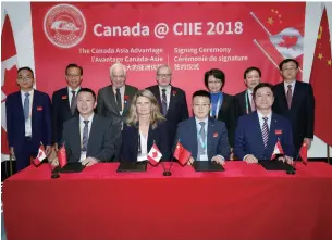  ??  ?? 中国太保与加拿大健康­管理中心签署战略合作­协议
