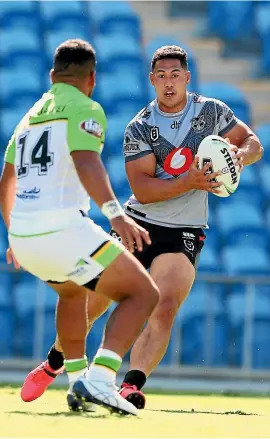  ?? GETTY IMAGES ?? Other Warriors players can’t keep leaving it all to captain and star fullback Roger Tuivasa-sheck.