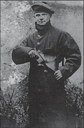  ?? Oman family photo ?? Robert Oman, uncle of author Noel Oman’s grandfathe­r, wearing the disguise of the British Black and Tans in order to evade capture, is shown in his back garden at 8 Daniel St., Dublin, Ireland.