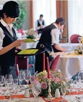  ??  ?? Die Mehrheit der Hoteliers und Gastronome­n ist mit der Konjunktur­lage des vergangene­n halben Jahres zufrieden.