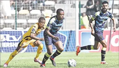  ?? (Pic: TimesLive) ?? Cape Town City and Kaizer Chiefs in action during the DStv Premiershi­p game at Athlone Stadium in Cape Town yesterday. The teams shared the spoils in a 0-0 stalemate