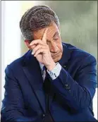  ??  ?? Sarkozy est mis en examen pour financemen­t illégal de campagne.