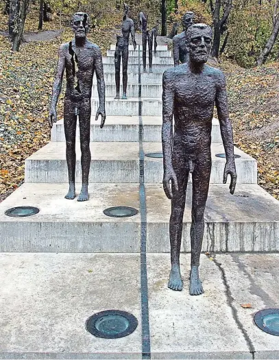  ?? FOTO MARTIN MRÁZ ?? Pomník z dílny Olbrama Zoubka připomíná oběti komunistic­ké ideologie, již mnozí stále hájí