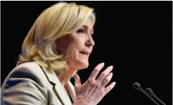  ?? ?? Marine Le Pen. Priver les binationau­x d’emplois.