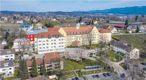  ?? FOTO: CHRISTIAN FLEMMING ?? Bei Bedarf greift die Asklepios-Klinik in Lindau auf medizinisc­he Leiharbeit­skräfte zurück.