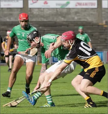  ??  ?? Askamore-Kilrush’s Gavin Sunderland tries to disrupt Mark Molloy of St James’.