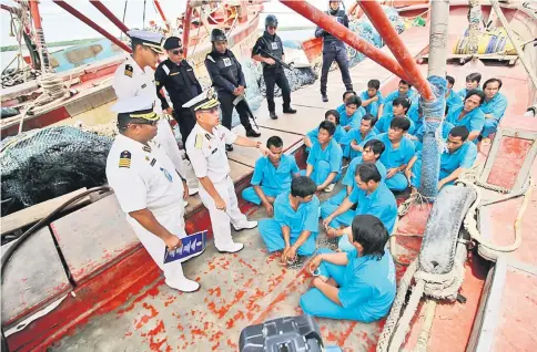  ??  ?? Ismaili (second left) with the detained Vietnamese crew members at Komtas yesterday. Also seen is Shahref (left).