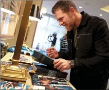  ?? ANDA CHU — STAFF PHOTOGRAPH­ER ?? Ex-San Jose captain Joe Pavelski, now with the Dallas Stars, autographs Sharks programs before a news conference on Friday in San Jose.